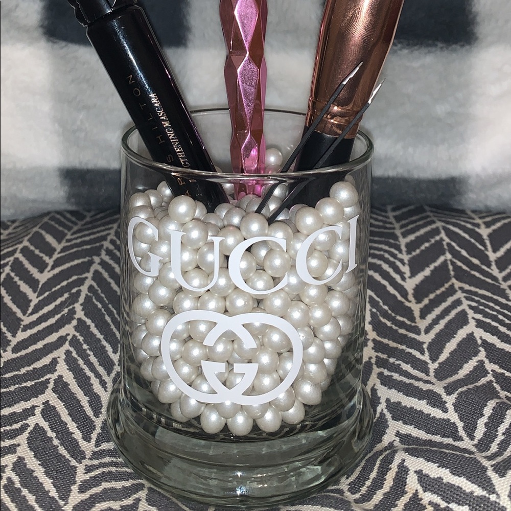 Makeup brush holder